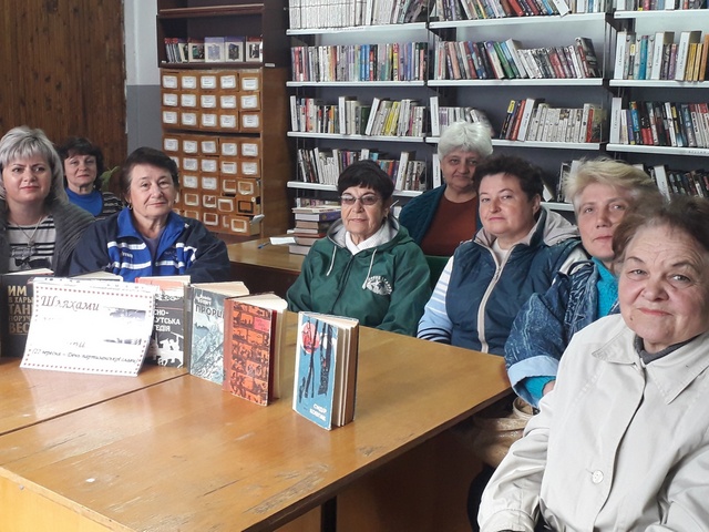І пам'ять про війну нам книга воскресить |